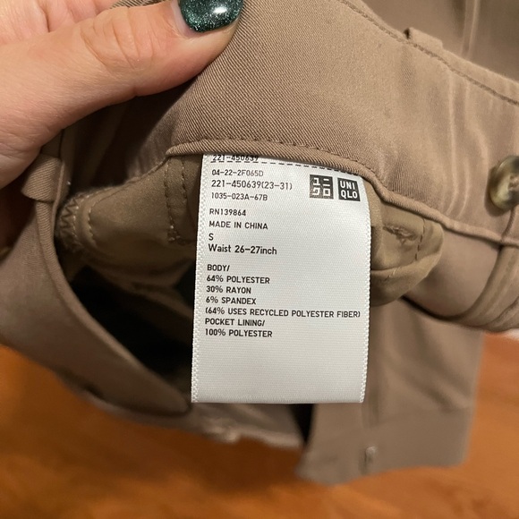 UNIQLO pleated wide leg trouser - Picture 4 of 4